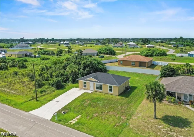 3rd image of 9026 Maywood Cir, Labelle, FL 33935 | MLS# 2026031539