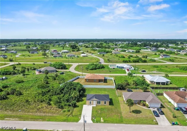 4th image of 9026 Maywood Cir, Labelle, FL 33935 | MLS# 2026031539
