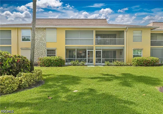 3rd image of 351 Charlemagne Blvd, Naples, FL 34112