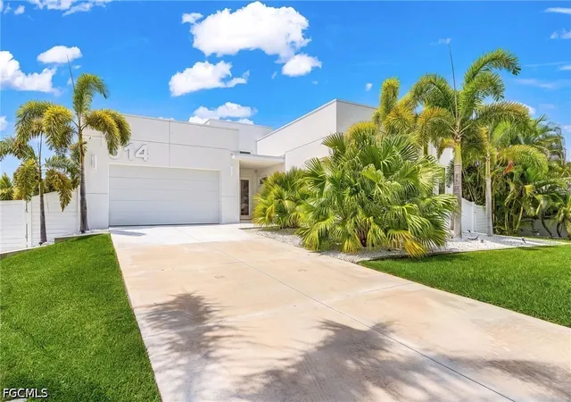 1st image of 914 Dolphin Dr, Cape Coral, FL 33904 | MLS# 2026031545