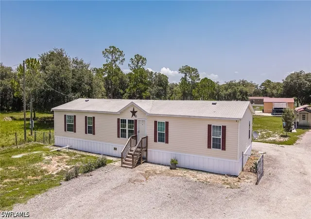 1st image of 585 S Lindero St, Clewiston, FL 33440 | MLS# 226027072