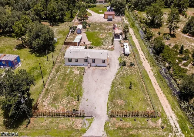 3rd image of 585 S Lindero St, Clewiston, FL 33440 | MLS# 226027072