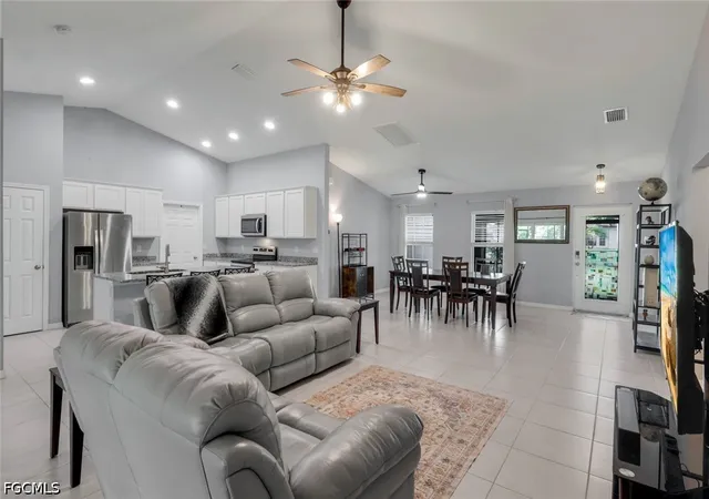 4th image of 2627 Sw 4Th Ter, Cape Coral, FL 33991 | MLS# 2026031611