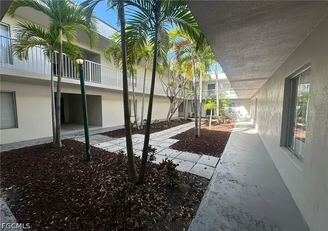 2nd image of 1830 Maravilla Ave, Fort Myers, FL 33901