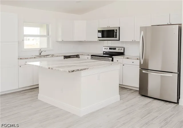 Photo 2 of Single family home for sale at 7031 Waldo Cir, Labelle, FL 33935 | MLS# 2026031683 | Listing updated on 2026-08-05