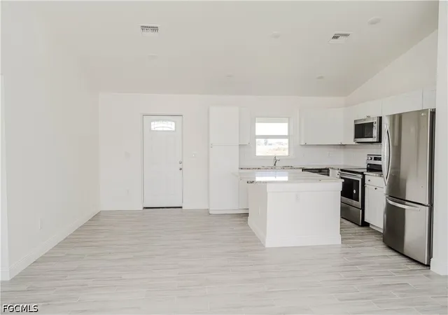 Photo 4 of Single family home for sale at 7031 Waldo Cir, Labelle, FL 33935 | MLS# 2026031683 | Listing updated on 2026-08-05