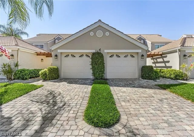 Listing Photo 4 - Condo for sale in building located at 5693 Heron Ln, Naples, FL 34110 - Unit #503