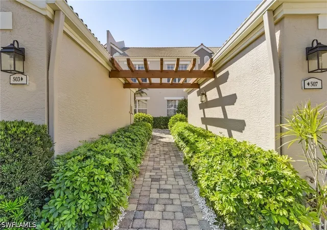 Listing Photo 5 - Condo for sale in building located at 5693 Heron Ln, Naples, FL 34110 - Unit #503