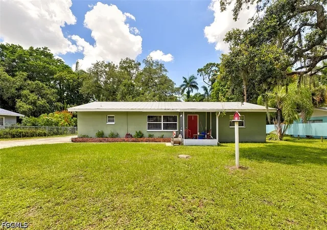 Photo 1 of Sale Pending at 306 Chattanooga Dr, Fort Myers, FL 33905 | MLS# 2026031726 | Listing updated on 2026-08-03