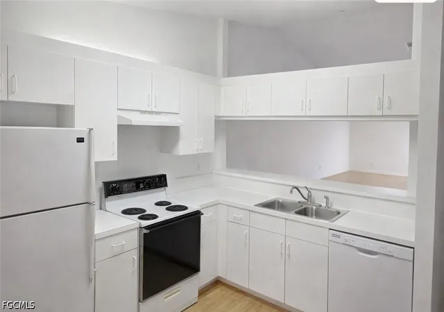 4th image of 5735 Foxlake Dr #8, North Fort Myers, FL 33917 | MLS# 2026031930