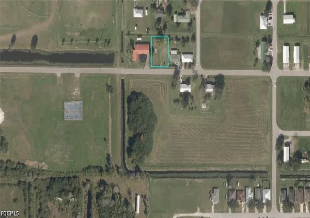 3rd image of 757 Avenue R Sw, Moore Haven, FL 33471 | MLS# 2026031951