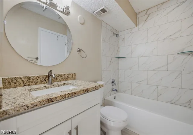 Listing Photo 4 - Condo for sale in building located at 13605 Eagle Ridge Dr, Fort Myers, FL 33912