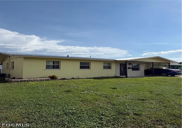 2nd image of 428 W Alverdez Ave, Clewiston, FL 33440 | MLS# 2026031970