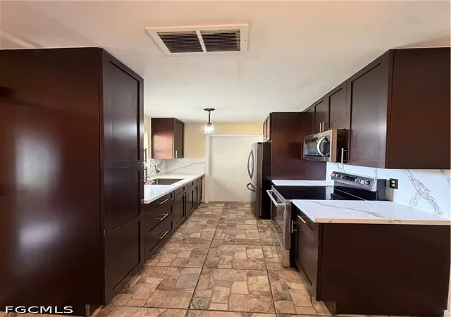 5th image of 428 W Alverdez Ave, Clewiston, FL 33440 | MLS# 2026031970