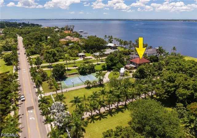 2nd image of 2430 Mcgregor Blvd, Fort Myers, FL 33901 | MLS# 2026032077