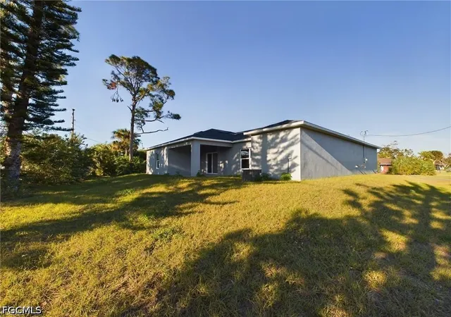Photo 3 of Single family home for sale at 15 Hampton Ave, Lehigh Acres, FL 33936 | MLS# 2026032126 | Listing updated on 2026-07-29