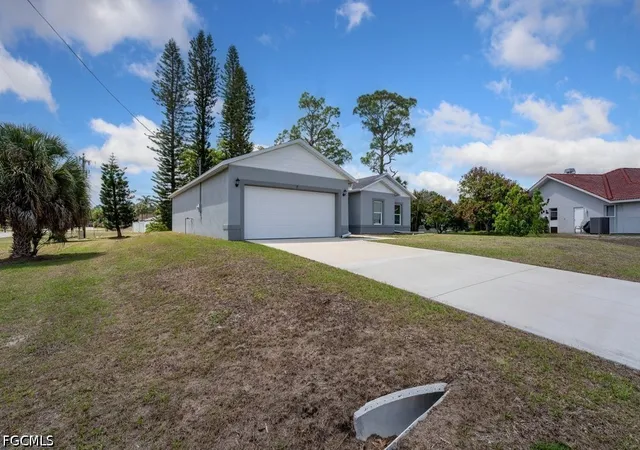 Photo 4 of Single family home for sale at 15 Hampton Ave, Lehigh Acres, FL 33936 | MLS# 2026032126 | Listing updated on 2026-07-29