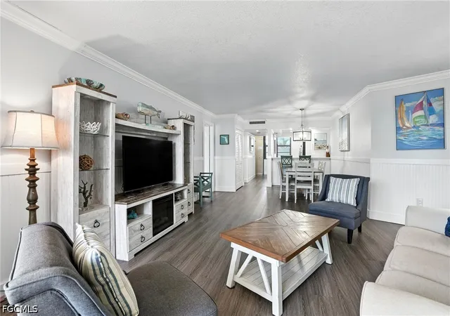 5th image of 440 Seaview Ct #201, Marco Island, FL 34145 | MLS# 2026032173