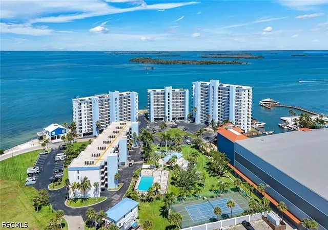 2nd image of 15021 Punta Rassa Rd, Fort Myers, FL 33908