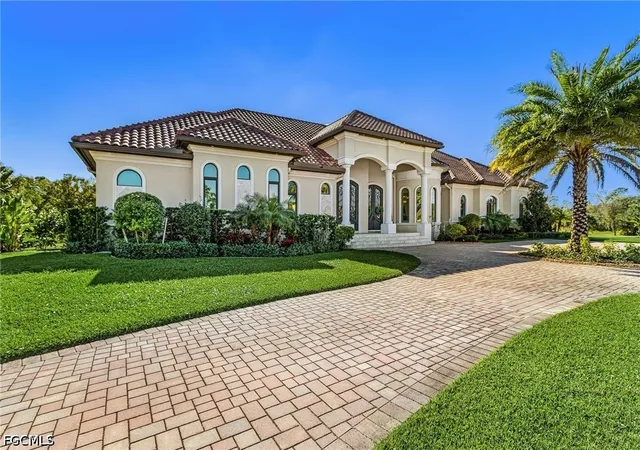 Photo 2 of Single family home for sale at 8250 Penzance Blvd, Fort Myers, FL 33912 | MLS# 2026032389 | Listing updated on 2026-07-31