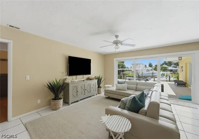 5th image of 902 El Dorado Pkwy E, Cape Coral, FL 33904 | MLS# 2026032410