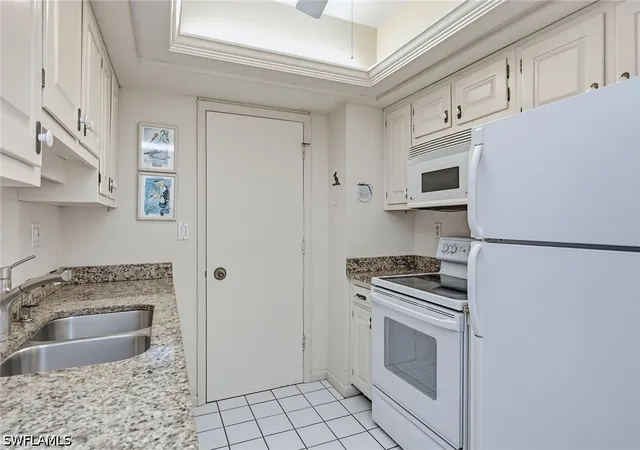 Listing Photo 5 - Condo for sale in building located at 220 Seaview Ct, Marco Island, FL 34145 - Unit #413