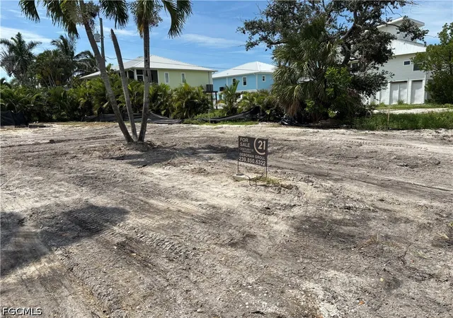10th image of 126 Mandalay Rd, Fort Myers Beach, FL 33931 | MLS# 2026032557