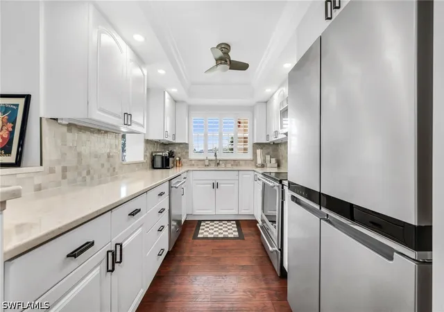 Listing Photo 4 - Condo for sale in building located at 3500 Gulf Shore Blvd N, Naples, FL 34103 - Unit #104