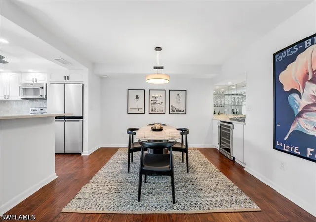 Listing Photo 5 - Condo for sale in building located at 3500 Gulf Shore Blvd N, Naples, FL 34103 - Unit #104