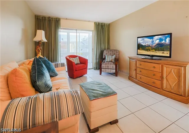 2nd image of 2222 Ne 1st Wy, Boynton Beach, FL 33435 | MLS# 226027892