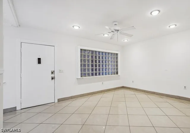 Listing Photo 4 - Condo for sale in building located at 2878 Donnelly Dr, Lantana, FL 33462 - Unit #106