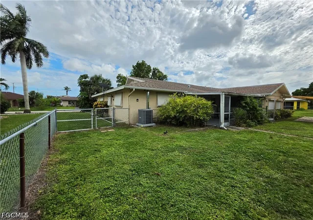 2nd image of 613 SE 46th Ter, Cape Coral, FL 33904