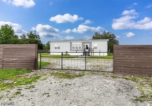 3rd image of 375 N Estribo St, Clewiston, FL 33440 | MLS# 2026032668