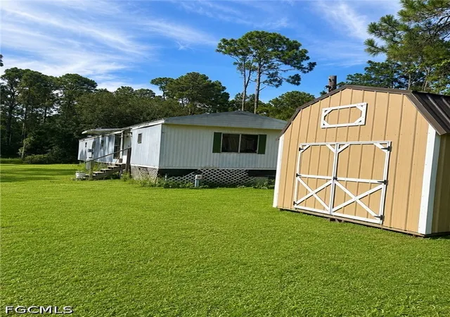 Photo 3 of Manufactured home for sale at 735 S Trebol St, Clewiston, FL 33440 | MLS# 2026032711 | Listing updated on 2026-08-02