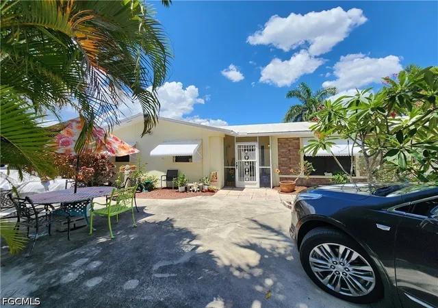 Photo 1 of Single family home for sale at 1370 Harbor View Dr, North Fort Myers, FL 33917 | MLS# 2026032768 | Listing updated on 2026-08-10