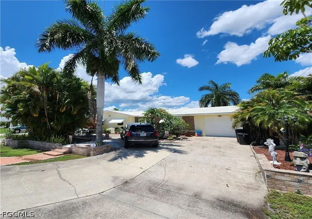 Photo 2 of Single family home for sale at 1370 Harbor View Dr, North Fort Myers, FL 33917 | MLS# 2026032768 | Listing updated on 2026-08-10