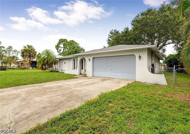 Photo 3 of Sale Pending at 17404 Homewood Rd, Fort Myers, FL 33967 | MLS# 2026033005 | Listing updated on 2026-08-12