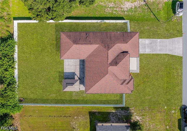 Photo 3 of Single family home for sale at 775 Arundel Cir, Fort Myers, FL 33913 | MLS# 2026033018 | Listing updated on 2026-08-04