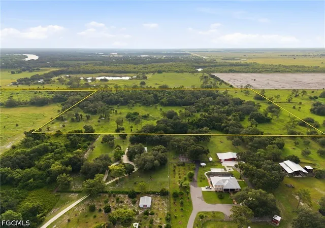 3rd image of 3291 Fort Denaud Rd, Labelle, FL 33935 | MLS# 2026033033