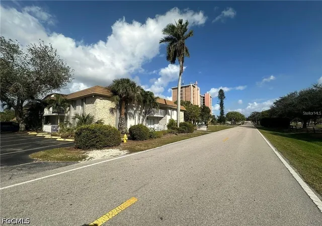 3rd image of 1830 Maravilla Ave #303, Fort Myers, FL 33901 | MLS# 2026033048