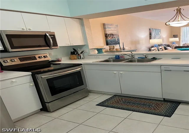 4th image of 3245 Cypress Gln Wy, Naples, FL 34109