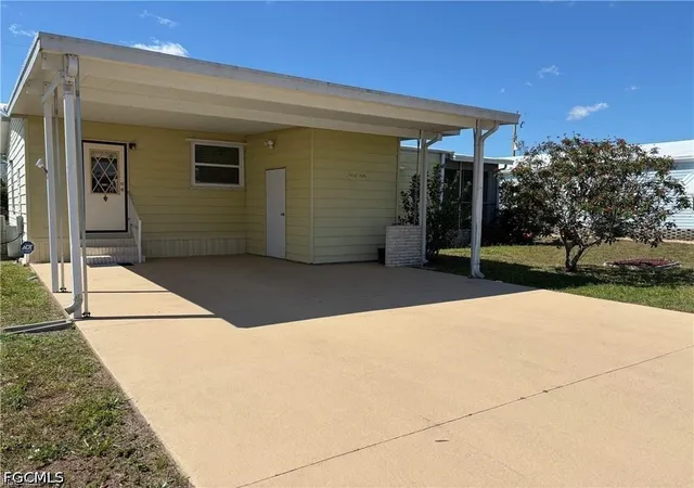 Photo 2 of Manufactured home for sale at 3050 Rain Dance Ln, North Fort Myers, FL 33917 | MLS# 2026033169 | Listing updated on 2026-08-07