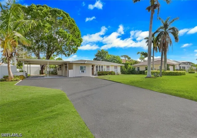 Photo 4 of Single family home for sale at 517 100th Avenue N, Naples, FL 34108 | MLS# 226027206 | Listing updated on 2026-08-28