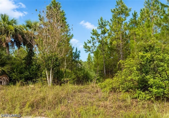Photo 3 of Sale Pending at 1010 Columbus Ave, Lehigh Acres, FL 33972 | MLS# 226028477 | Listing updated on 2026-08-31
