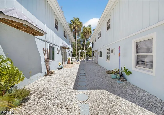 Listing Photo 4 - Condo for sale in building located at 245 Mango St, Fort Myers Beach, FL 34207