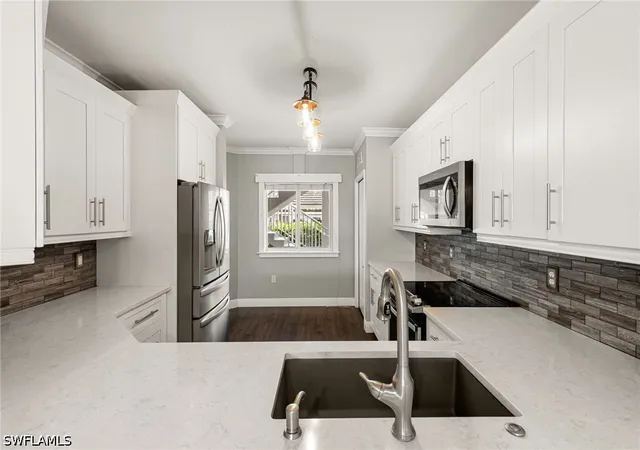 Listing Photo 5 - Condo for sale in building located at 7839 Regal Heron Cir, Naples, FL 34104 - Unit #106