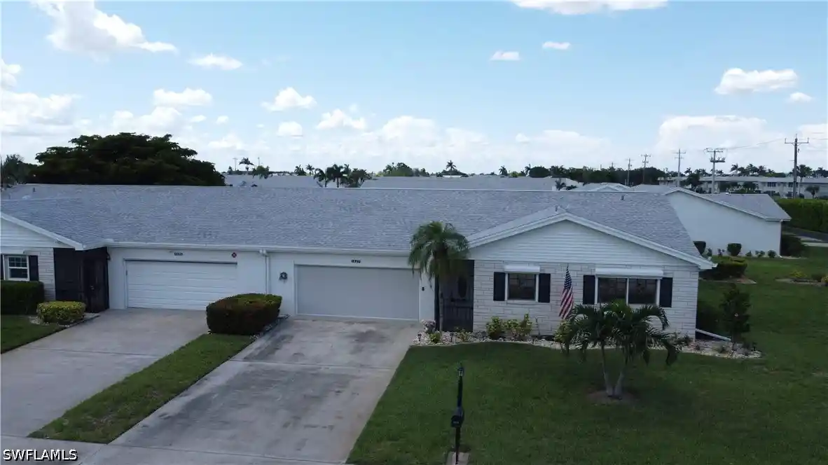 Townhouse for sale at 1527 Edgewater Cir, Fort Myers, FL 33919 | MLS# 226028629