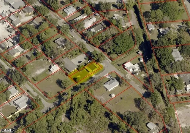 Photo 3 of Single family home for sale at 402 Miramar Rd, Fort Myers, FL 33905 | MLS# 2026033643 | Listing updated on 2026-08-08