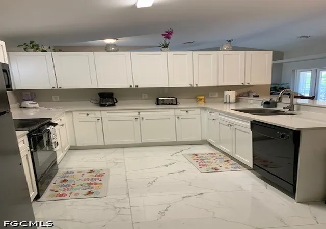 Photo 3 of Single family home for sale at 420 Ne 15th Terrace, Cape Coral, FL 33909 | MLS# 2026033858 | Listing updated on 2026-09-01
