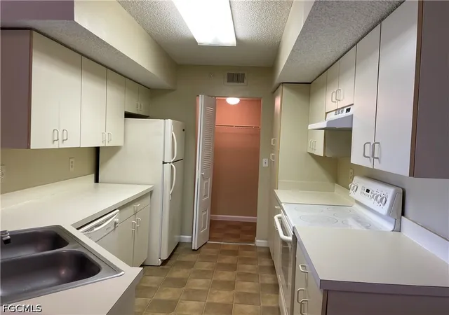 Photo 4 of Condo for sale at 13621 Eagle Ridge Dr #1527, Fort Myers, FL 33912 | MLS# 2026034157 | Listing updated on 2026-08-12